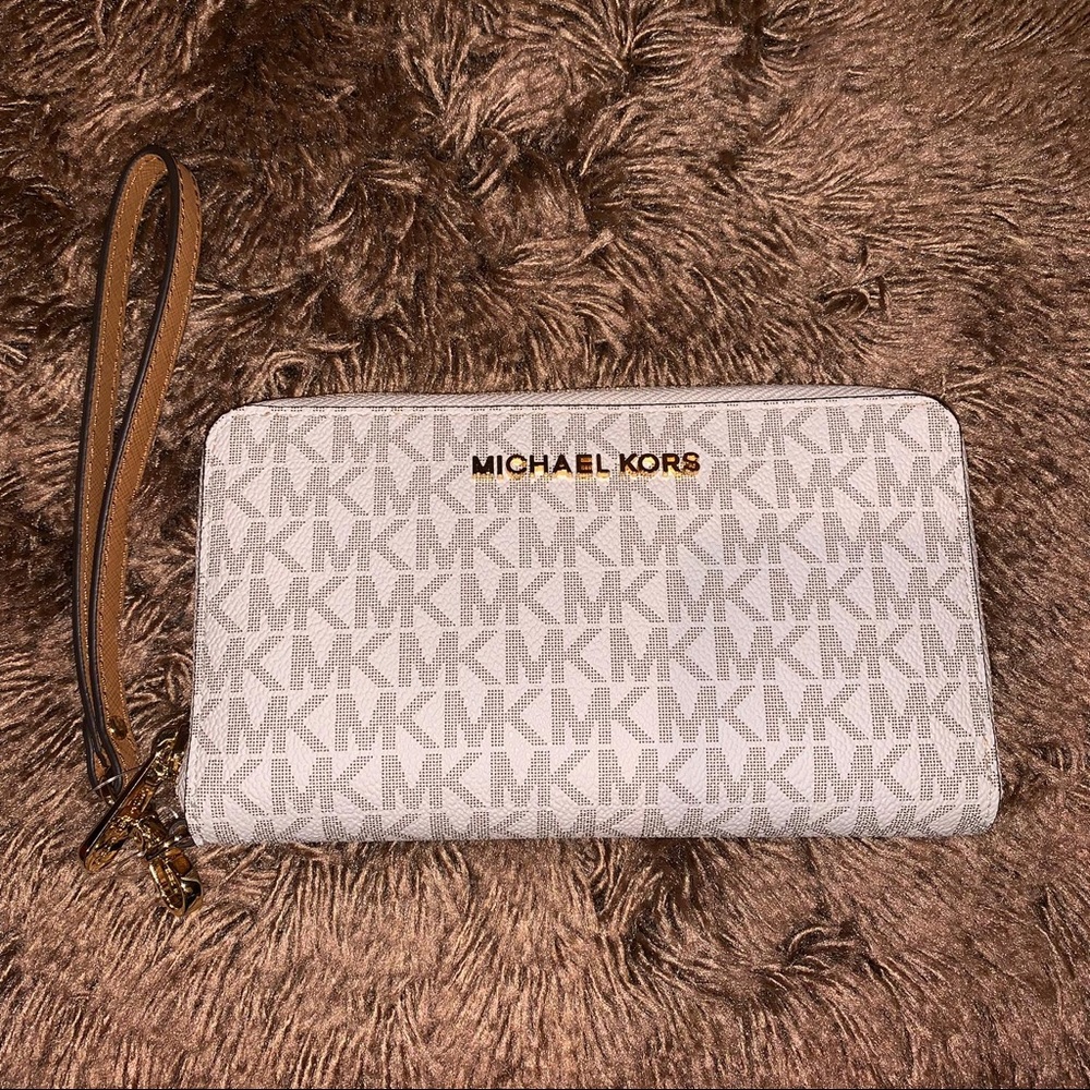 Michael Kors Jet Set Travel Large Flat Wristlet